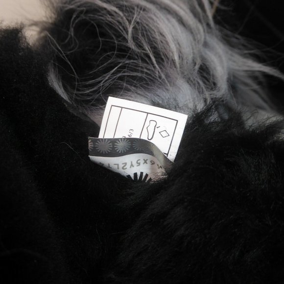 🎈FINAL SALE UGG ISLEY WATERPROOF LEATHER BOOT with REMOVABLE FUR POM POM NEW - Picture 9 of 12